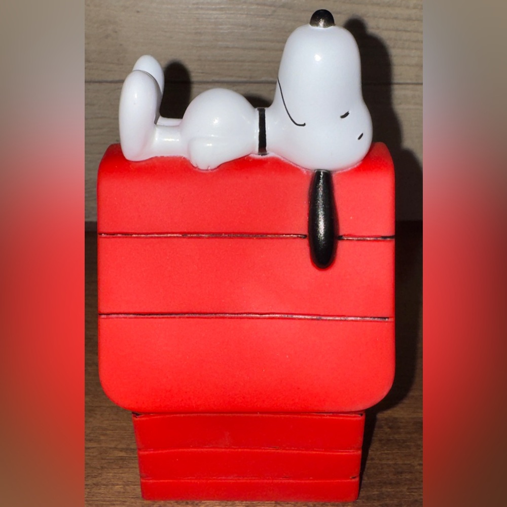 Super Cute Peanuts - Snoopy With Dog House - Squeaky Pet Toy 6.5” - NEW - Picture 10 of 12
